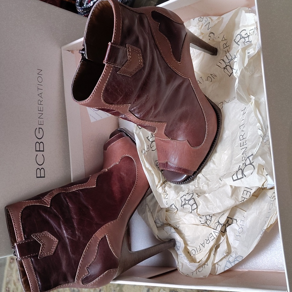 BCBG Acorn/brown High Heel Boots